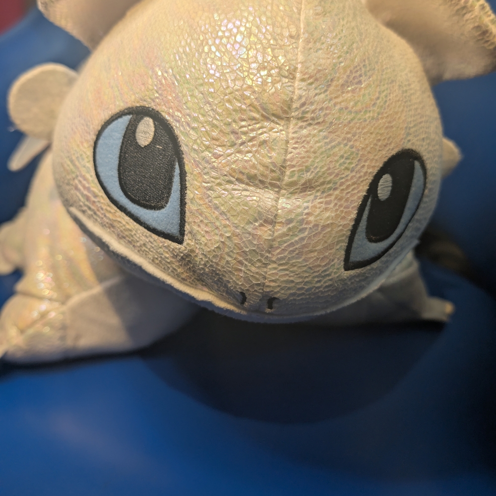 Iridescent White Pillow Pets How To Train Your Dragon - Large Blue Eyes